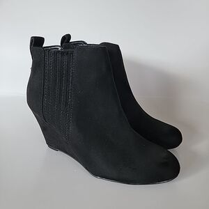 Report Gavin Black Wedge Suede Ankle Boots Size 6.5
